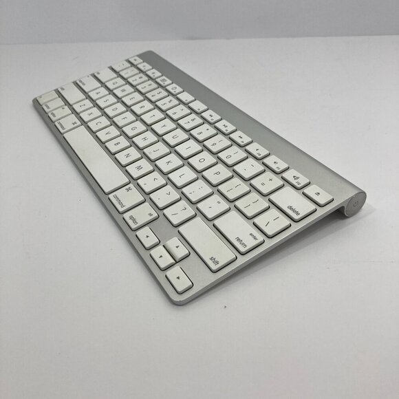Genuine Apple A1314 Bluetooth Aluminum Keyboard Silver Compact - TESTED - Picture 6 of 8